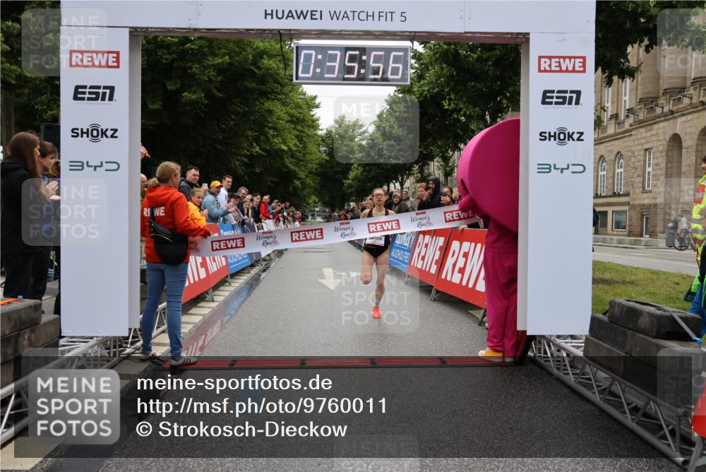 14.06.2026 - REWE Women's Run Strokosch-Dieckow http://msf.ph/oto/9760011 14.06.2026 09:36:18 Ziel 10051 meine-sportfotos.de