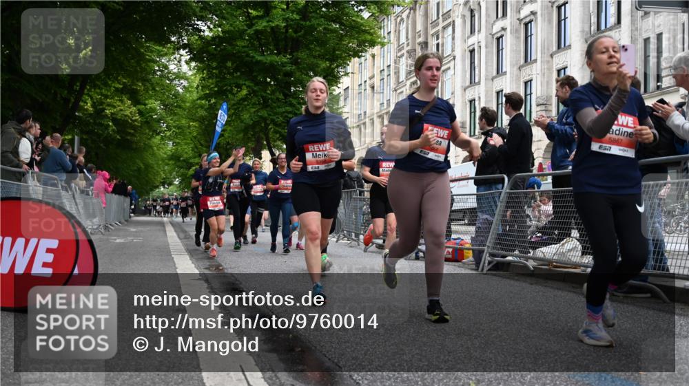 14.06.2026 - REWE Women's Run J. Mangold http://msf.ph/oto/9760014 14.06.2026 11:02:51 Ziel 5038, 5039, 5058, 5285, 5331, 5358, 5449, 5525, 5557, 5578, 5657, 5742, 5750, 5751, 5783, 5784, 5795, 5813, 5867, 5890, 5891, 5983 meine-sportfotos.de
