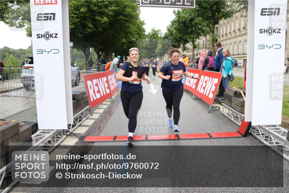 14.06.2026 - REWE Women's Run Strokosch-Dieckow http://msf.ph/oto/9760072 14.06.2026 11:17:00 Ziel 5506, 5628, 5706, 6004 meine-sportfotos.de