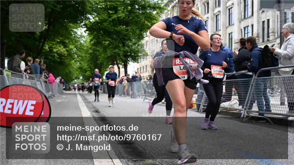 14.06.2026 - REWE Women's Run J. Mangold http://msf.ph/oto/9760167 14.06.2026 11:03:15 Ziel 5137, 5167, 5356, 5454, 5623, 5823, 5835, 5885, 5914, 6009 meine-sportfotos.de