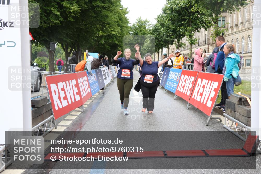 14.06.2026 - REWE Women's Run Strokosch-Dieckow http://msf.ph/oto/9760315 14.06.2026 11:16:45 Ziel 5269, 5636 meine-sportfotos.de