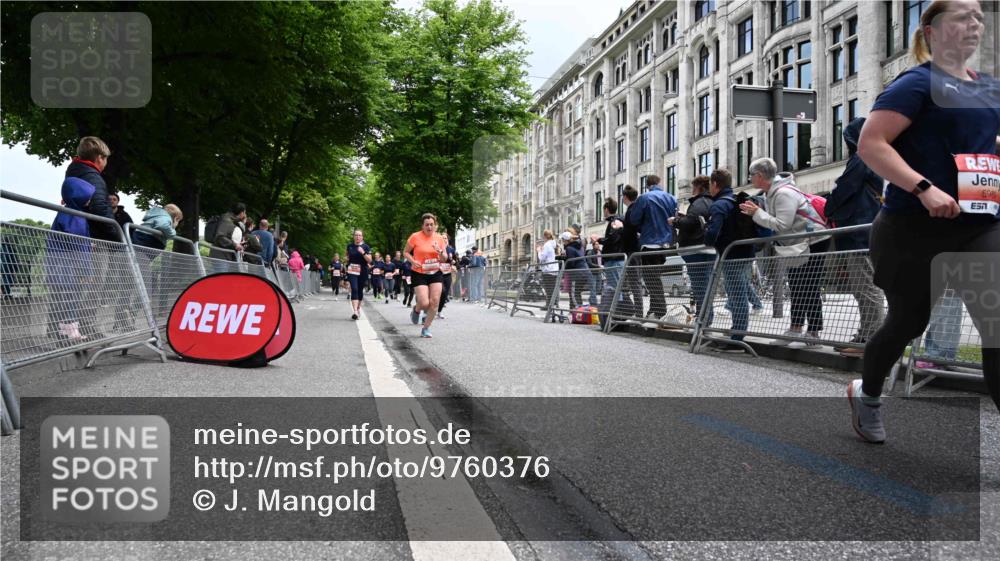 14.06.2026 - REWE Women's Run J. Mangold http://msf.ph/oto/9760376 14.06.2026 11:04:02 Ziel 5203, 5249, 5282, 5289, 5290, 5344, 5346, 5349, 5350, 5392, 5471, 5619, 5760, 5901, 5984, 5989, 6000, 6050 meine-sportfotos.de
