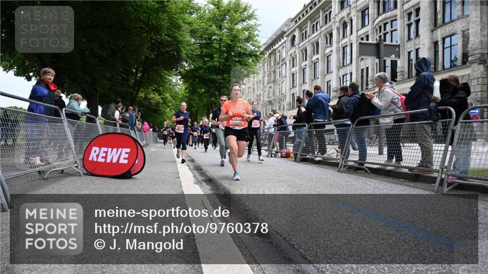 14.06.2026 - REWE Women's Run J. Mangold http://msf.ph/oto/9760378 14.06.2026 11:04:03 Ziel 5203, 5249, 5282, 5289, 5290, 5294, 5344, 5346, 5349, 5350, 5392, 5417, 5471, 5619, 5760, 5984, 5989, 6000, 6050 meine-sportfotos.de