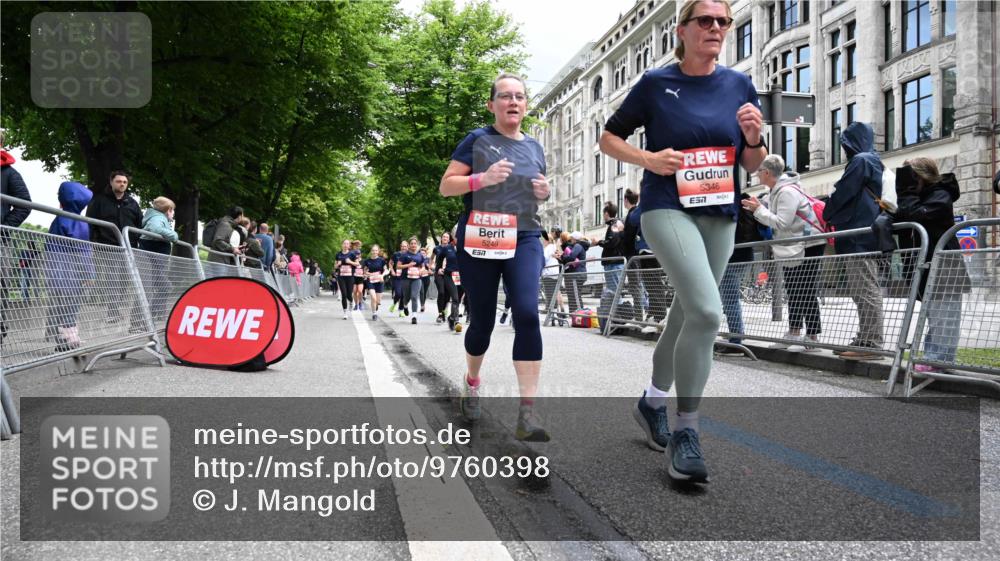 14.06.2026 - REWE Women's Run J. Mangold http://msf.ph/oto/9760398 14.06.2026 11:04:05 Ziel 5044, 5045, 5203, 5212, 5249, 5282, 5289, 5290, 5294, 5344, 5346, 5349, 5350, 5392, 5417, 5471, 5619, 5760, 5826, 5863, 5984, 5989, 6050 meine-sportfotos.de