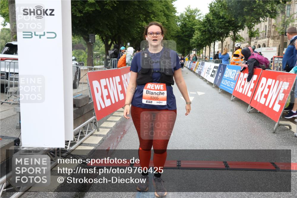 14.06.2026 - REWE Women's Run Strokosch-Dieckow http://msf.ph/oto/9760425 14.06.2026 11:16:18 Ziel 5150, 5305, 5335 meine-sportfotos.de