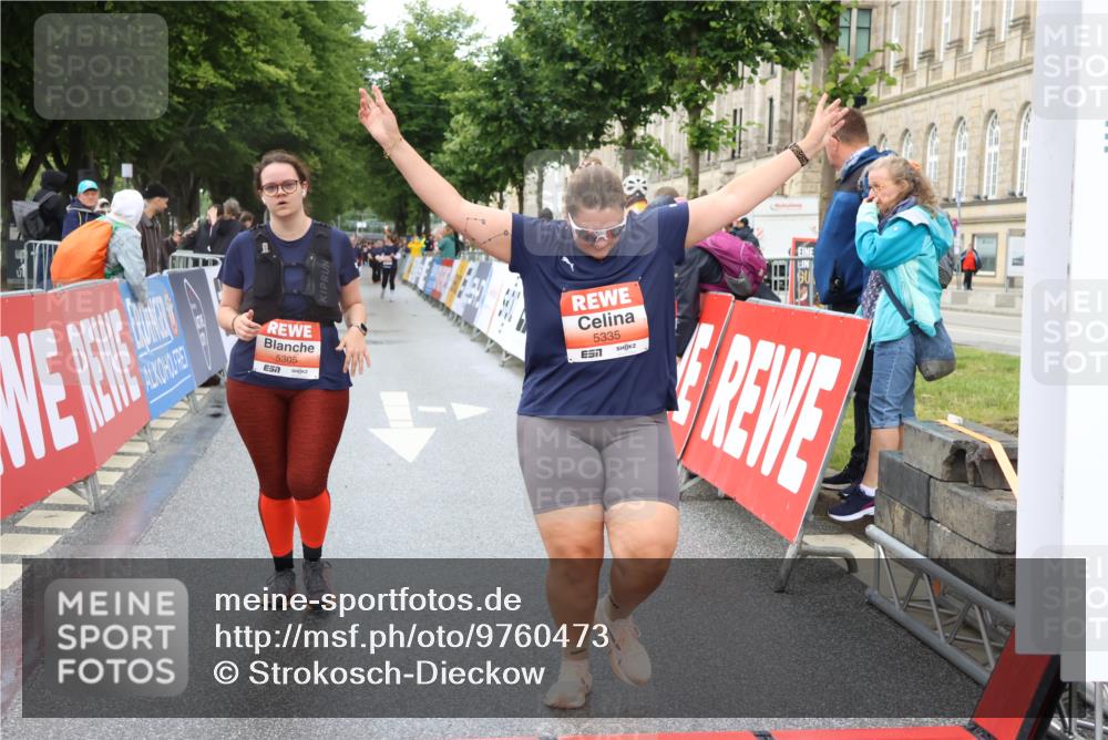 14.06.2026 - REWE Women's Run Strokosch-Dieckow http://msf.ph/oto/9760473 14.06.2026 11:16:17 Ziel 5150, 5305, 5335 meine-sportfotos.de