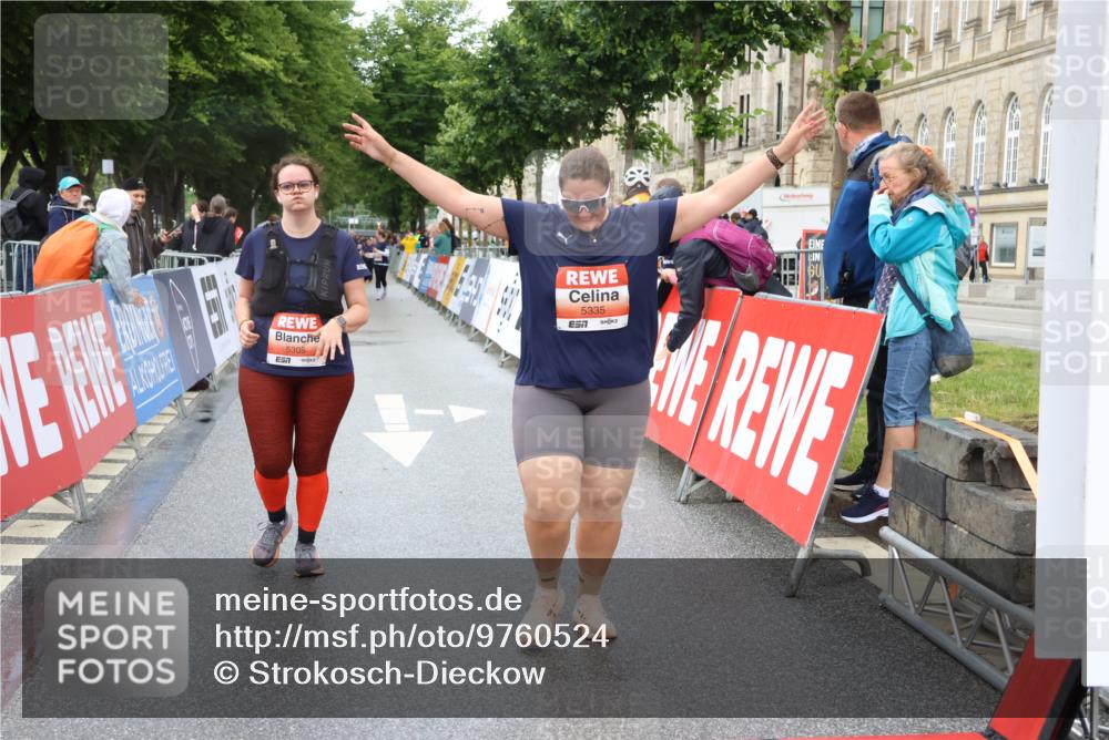 14.06.2026 - REWE Women's Run Strokosch-Dieckow http://msf.ph/oto/9760524 14.06.2026 11:16:16 Ziel 5150, 5305, 5335 meine-sportfotos.de