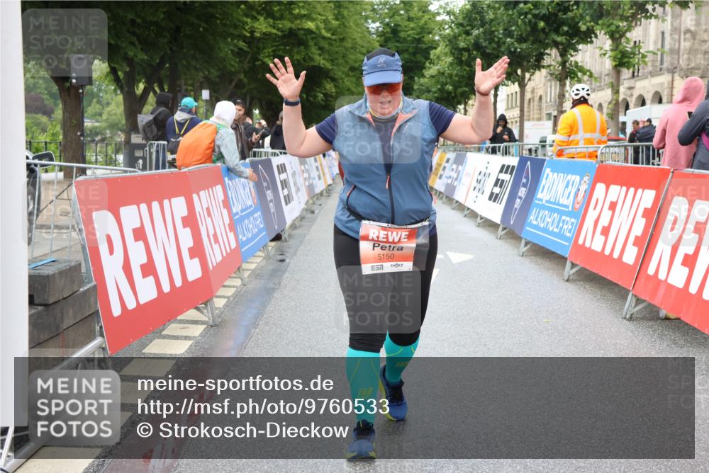 14.06.2026 - REWE Women's Run Strokosch-Dieckow http://msf.ph/oto/9760533 14.06.2026 11:16:10 Ziel 5150 meine-sportfotos.de