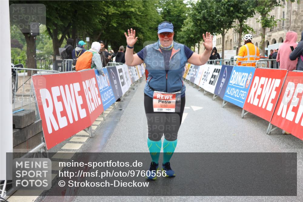 14.06.2026 - REWE Women's Run Strokosch-Dieckow http://msf.ph/oto/9760556 14.06.2026 11:16:10 Ziel 5150 meine-sportfotos.de