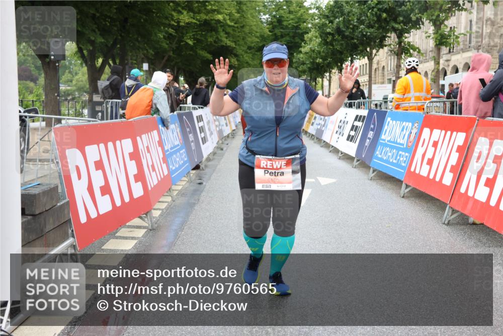 14.06.2026 - REWE Women's Run Strokosch-Dieckow http://msf.ph/oto/9760565 14.06.2026 11:16:09 Ziel 5150 meine-sportfotos.de