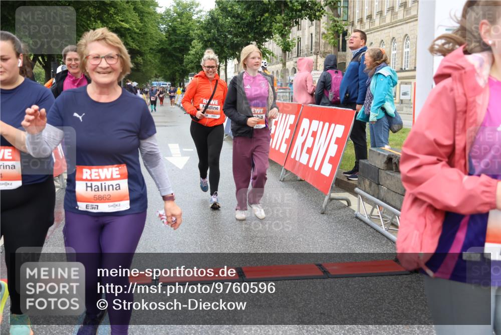 14.06.2026 - REWE Women's Run Strokosch-Dieckow http://msf.ph/oto/9760596 14.06.2026 11:15:52 Ziel 5008, 5010, 5011, 5012, 5013, 5184, 5497, 5768, 5862 meine-sportfotos.de