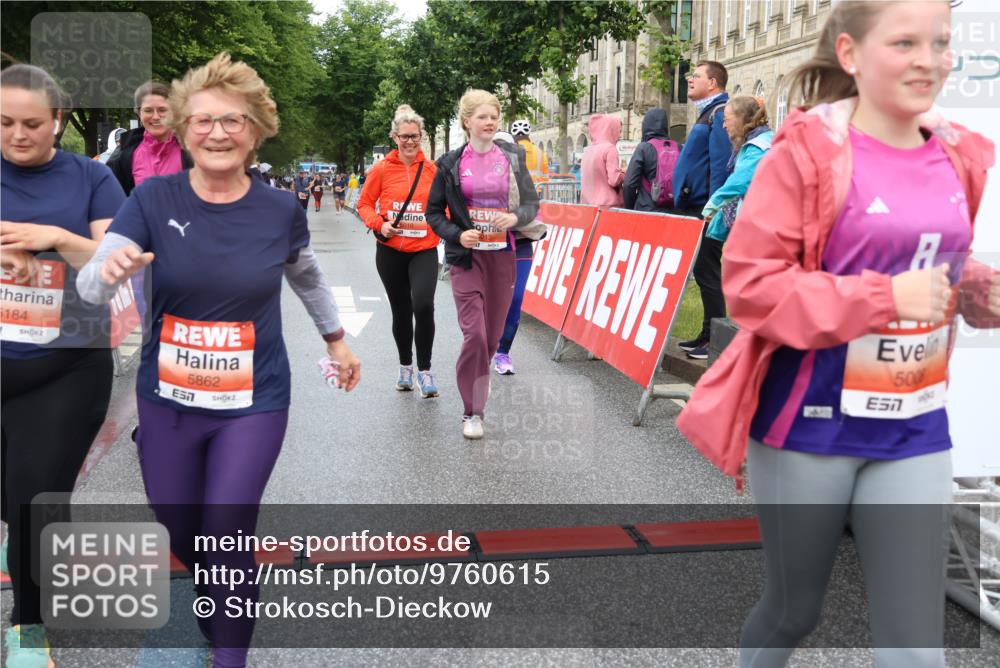 14.06.2026 - REWE Women's Run Strokosch-Dieckow http://msf.ph/oto/9760615 14.06.2026 11:15:52 Ziel 5008, 5010, 5011, 5012, 5013, 5184, 5497, 5768, 5862 meine-sportfotos.de