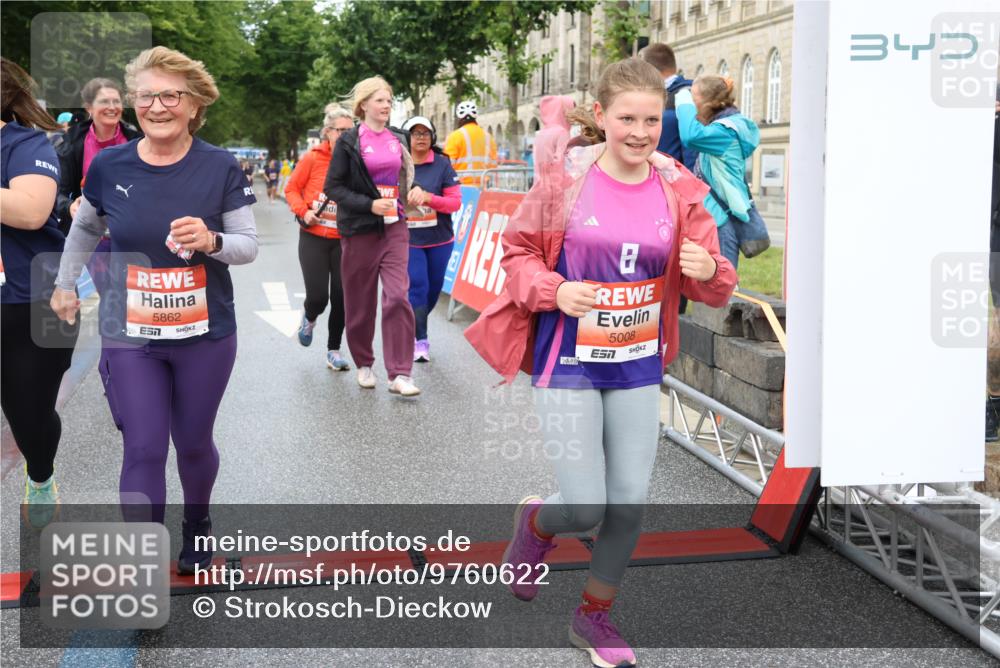 14.06.2026 - REWE Women's Run Strokosch-Dieckow http://msf.ph/oto/9760622 14.06.2026 11:15:51 Ziel 5008, 5010, 5011, 5012, 5013, 5184, 5497, 5768, 5862 meine-sportfotos.de