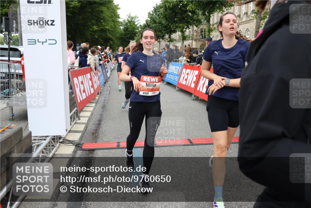 14.06.2026 - REWE Women's Run Strokosch-Dieckow http://msf.ph/oto/9760650 14.06.2026 10:58:55 Ziel 5066, 5067, 5144, 5402, 5553, 5585, 5616, 5713, 5741, 5766, 5911, 6036 meine-sportfotos.de