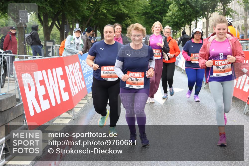 14.06.2026 - REWE Women's Run Strokosch-Dieckow http://msf.ph/oto/9760681 14.06.2026 11:15:50 Ziel 5008, 5010, 5011, 5012, 5013, 5184, 5497, 5768, 5862 meine-sportfotos.de