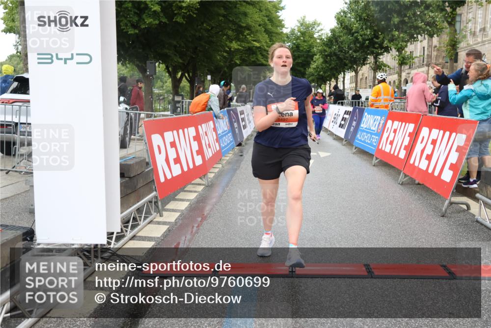 14.06.2026 - REWE Women's Run Strokosch-Dieckow http://msf.ph/oto/9760699 14.06.2026 11:15:45 Ziel 5497 meine-sportfotos.de