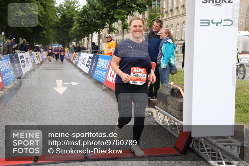 14.06.2026 - REWE Women's Run Strokosch-Dieckow http://msf.ph/oto/9760789 14.06.2026 11:15:36 Ziel 5422, 5870 meine-sportfotos.de