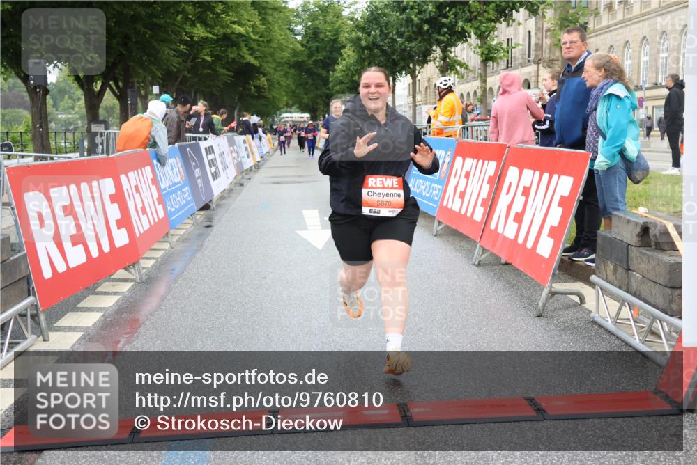 14.06.2026 - REWE Women's Run Strokosch-Dieckow http://msf.ph/oto/9760810 14.06.2026 11:15:30 Ziel 5870 meine-sportfotos.de