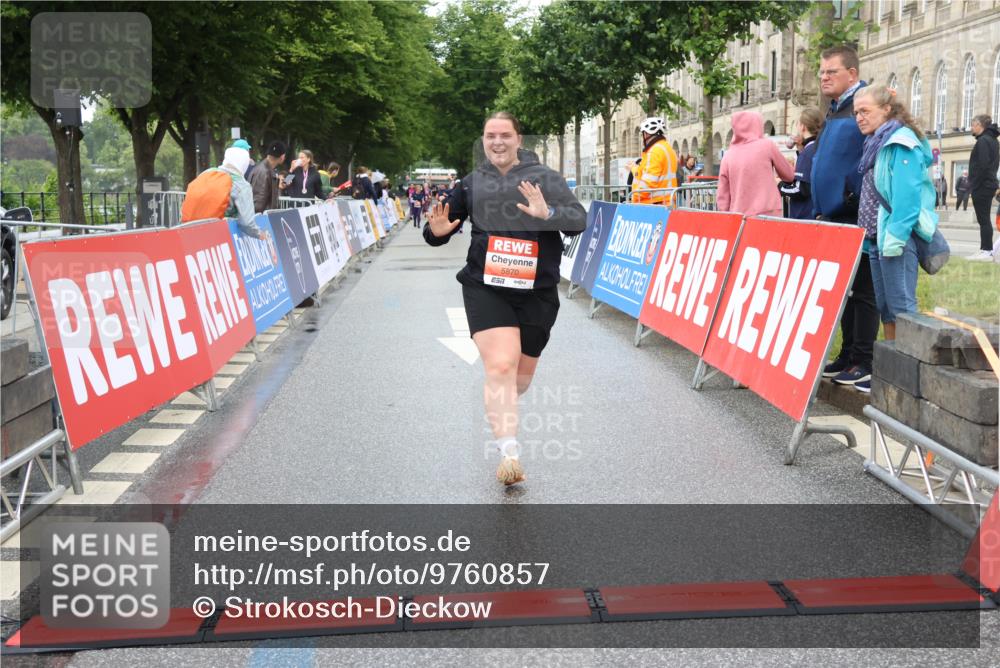 14.06.2026 - REWE Women's Run Strokosch-Dieckow http://msf.ph/oto/9760857 14.06.2026 11:15:30 Ziel 5870 meine-sportfotos.de