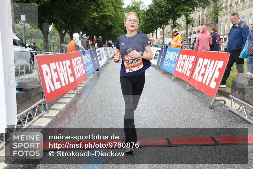 14.06.2026 - REWE Women's Run Strokosch-Dieckow http://msf.ph/oto/9760876 14.06.2026 11:15:17 Ziel 5425 meine-sportfotos.de