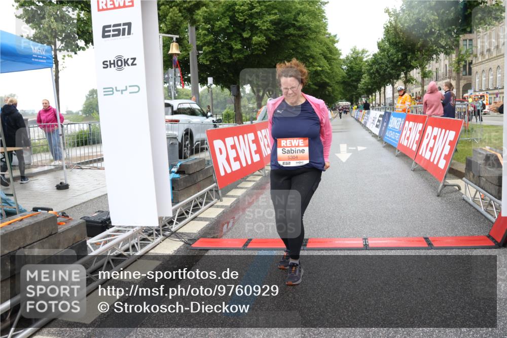 14.06.2026 - REWE Women's Run Strokosch-Dieckow http://msf.ph/oto/9760929 14.06.2026 11:15:04 Ziel 5304 meine-sportfotos.de