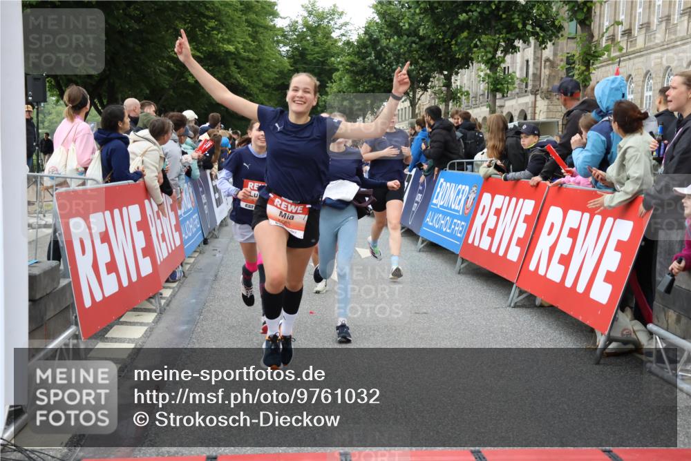 14.06.2026 - REWE Women's Run Strokosch-Dieckow http://msf.ph/oto/9761032 14.06.2026 10:58:53 Ziel 5066, 5067, 5402, 5553, 5585, 5616, 5713, 5766, 5911, 6036 meine-sportfotos.de