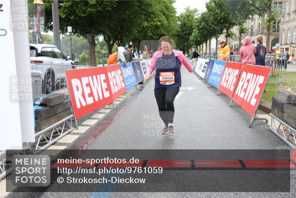 14.06.2026 - REWE Women's Run Strokosch-Dieckow http://msf.ph/oto/9761059 14.06.2026 11:15:03 Ziel 5304 meine-sportfotos.de