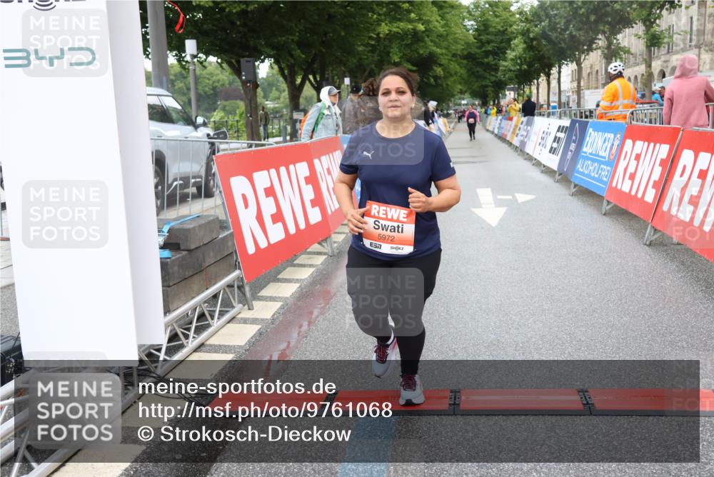 14.06.2026 - REWE Women's Run Strokosch-Dieckow http://msf.ph/oto/9761068 14.06.2026 11:14:52 Ziel 5431, 5972 meine-sportfotos.de