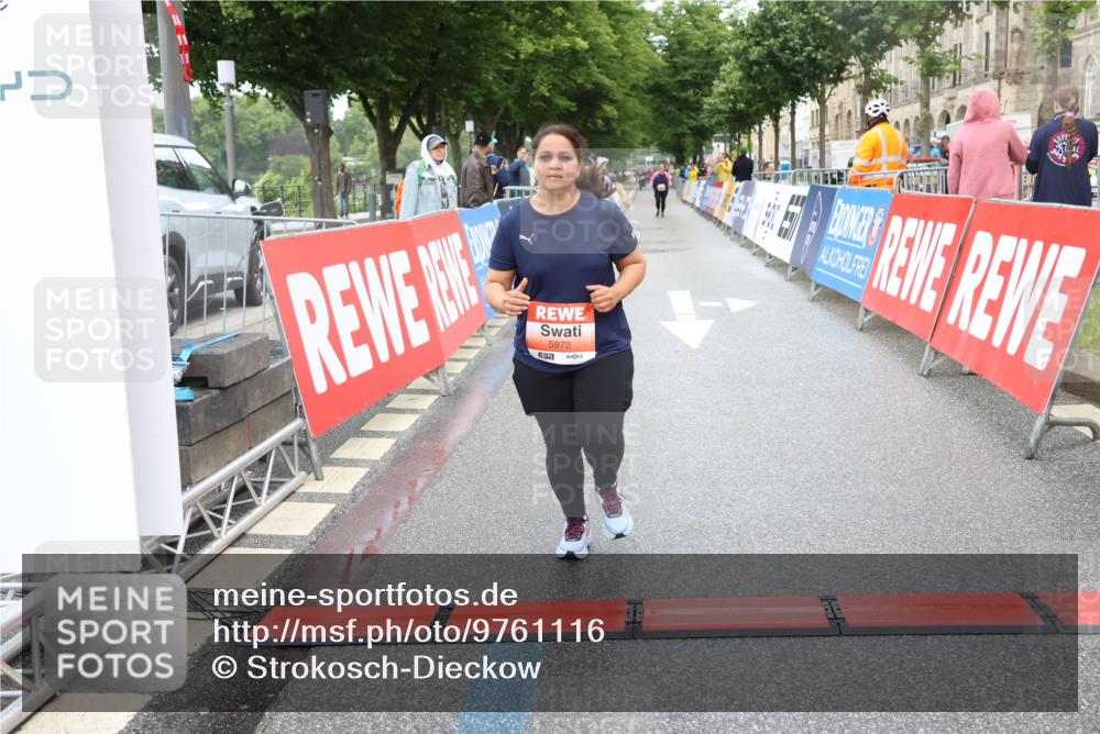 14.06.2026 - REWE Women's Run Strokosch-Dieckow http://msf.ph/oto/9761116 14.06.2026 11:14:52 Ziel 5431, 5972 meine-sportfotos.de
