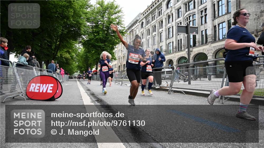 14.06.2026 - REWE Women's Run J. Mangold http://msf.ph/oto/9761130 14.06.2026 11:05:36 Ziel 5072, 5149, 5221, 5378, 5517, 5580, 5699, 5705, 5881, 5903, 5962 meine-sportfotos.de