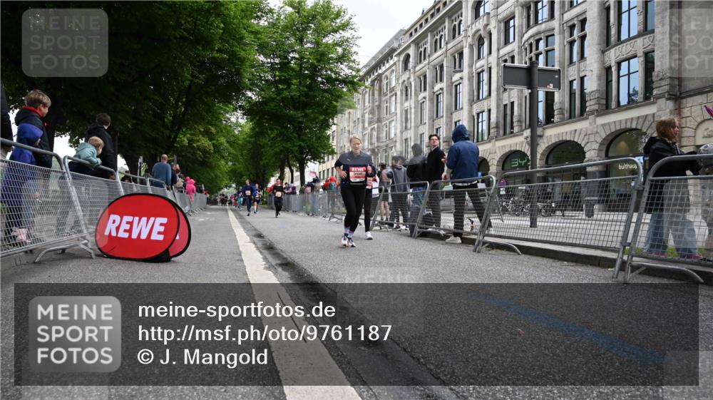 14.06.2026 - REWE Women's Run J. Mangold http://msf.ph/oto/9761187 14.06.2026 11:05:46 Ziel 5130, 5227, 5757, 5805, 6026 meine-sportfotos.de