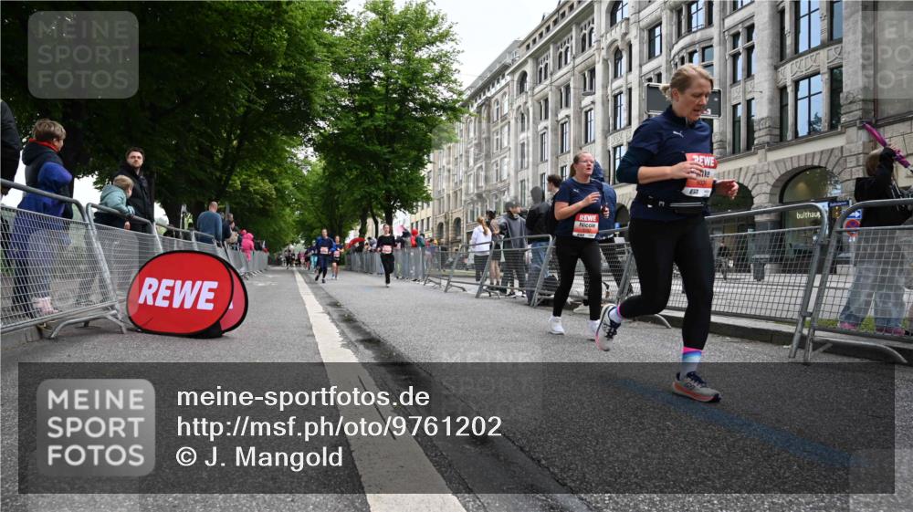 14.06.2026 - REWE Women's Run J. Mangold http://msf.ph/oto/9761202 14.06.2026 11:05:48 Ziel 5130, 5227, 5727, 5757, 5794, 5805, 6026 meine-sportfotos.de