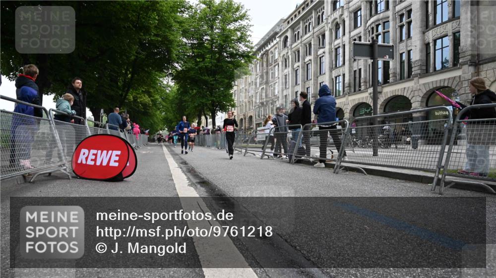 14.06.2026 - REWE Women's Run J. Mangold http://msf.ph/oto/9761218 14.06.2026 11:05:49 Ziel 5130, 5227, 5727, 5757, 5794, 5805, 6026 meine-sportfotos.de