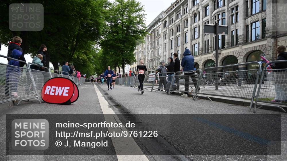 14.06.2026 - REWE Women's Run J. Mangold http://msf.ph/oto/9761226 14.06.2026 11:05:50 Ziel 5130, 5727, 5757, 5794, 6026 meine-sportfotos.de