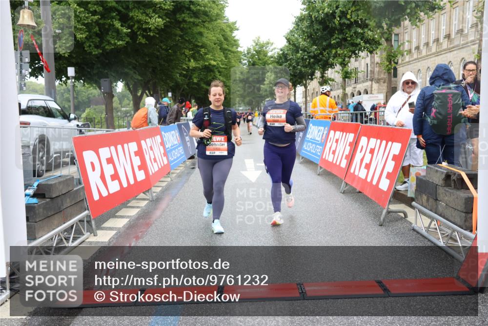 14.06.2026 - REWE Women's Run Strokosch-Dieckow http://msf.ph/oto/9761232 14.06.2026 11:14:37 Ziel 5405, 5558, 5680 meine-sportfotos.de