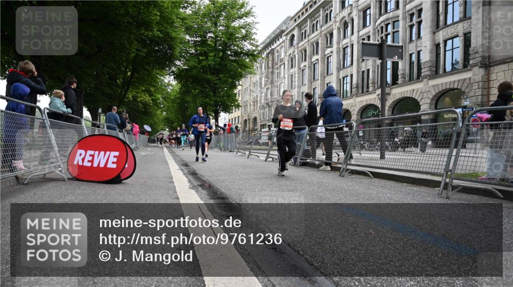 14.06.2026 - REWE Women's Run J. Mangold http://msf.ph/oto/9761236 14.06.2026 11:05:51 Ziel 5130, 5727, 5757, 5794, 5960, 6026 meine-sportfotos.de