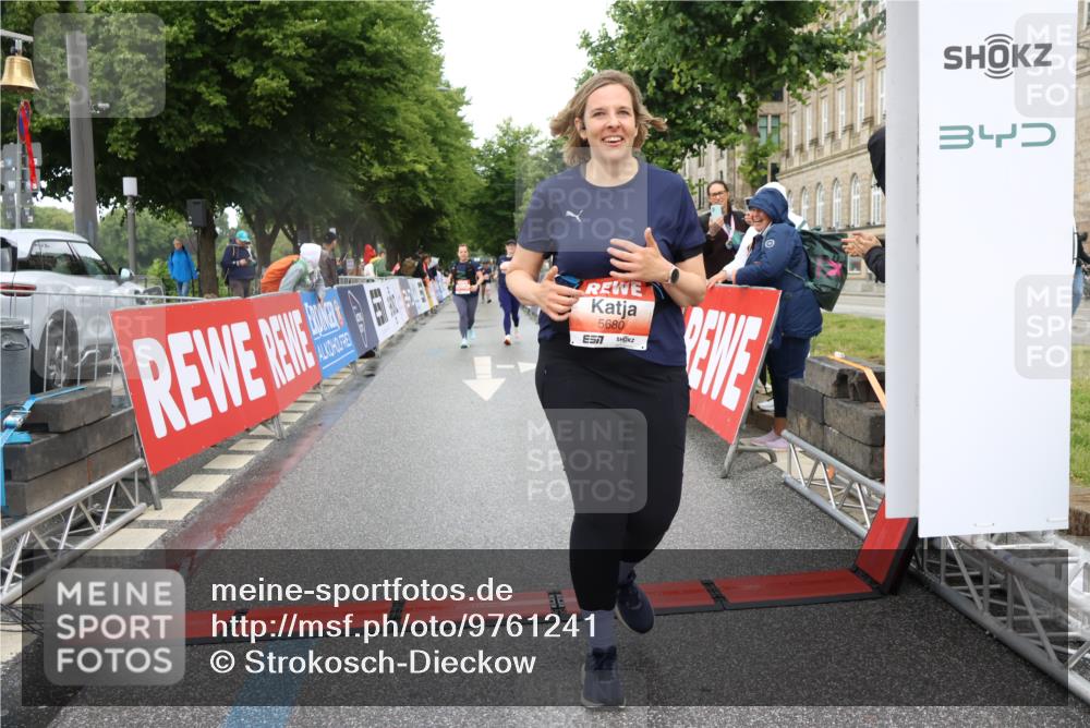 14.06.2026 - REWE Women's Run Strokosch-Dieckow http://msf.ph/oto/9761241 14.06.2026 11:14:33 Ziel 5405, 5680 meine-sportfotos.de