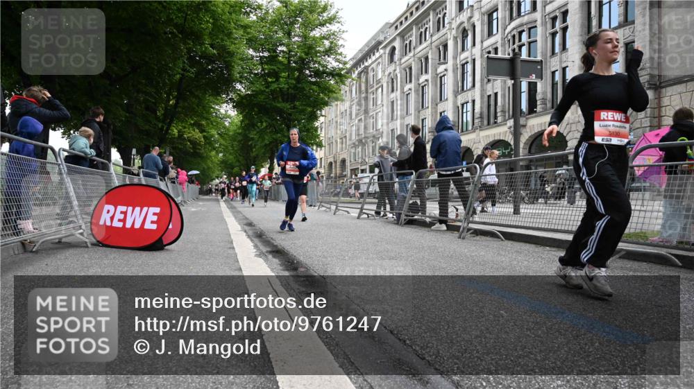 14.06.2026 - REWE Women's Run J. Mangold http://msf.ph/oto/9761247 14.06.2026 11:05:52 Ziel 5130, 5727, 5757, 5794, 5799, 5960 meine-sportfotos.de