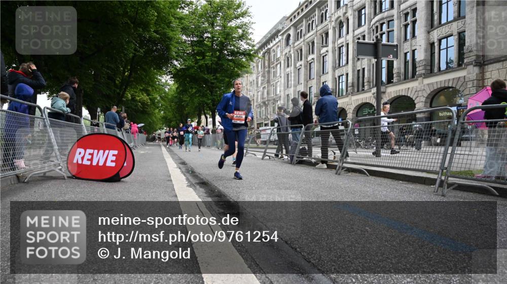 14.06.2026 - REWE Women's Run J. Mangold http://msf.ph/oto/9761254 14.06.2026 11:05:52 Ziel 5130, 5727, 5757, 5794, 5799, 5960 meine-sportfotos.de