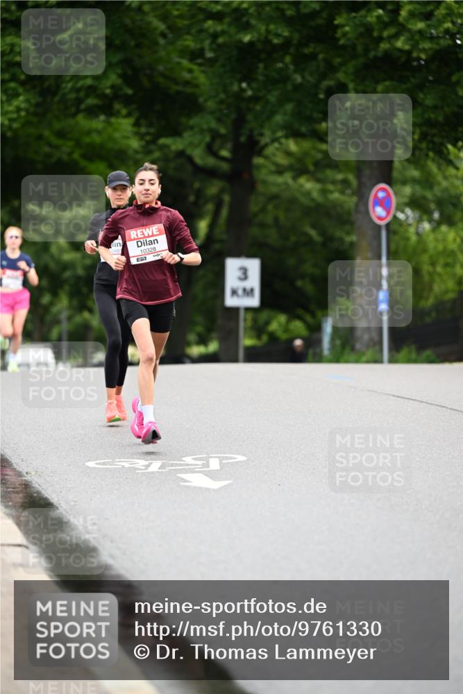 14.06.2026 - REWE Women's Run Dr. Thomas Lammeyer http://msf.ph/oto/9761330 14.06.2026 09:32:20 Laufen 0481, 10328, 657, 3 meine-sportfotos.de