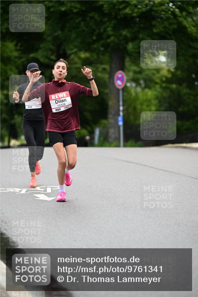 14.06.2026 - REWE Women's Run Dr. Thomas Lammeyer http://msf.ph/oto/9761341 14.06.2026 09:32:21 Laufen 10481, 10328, 7 meine-sportfotos.de