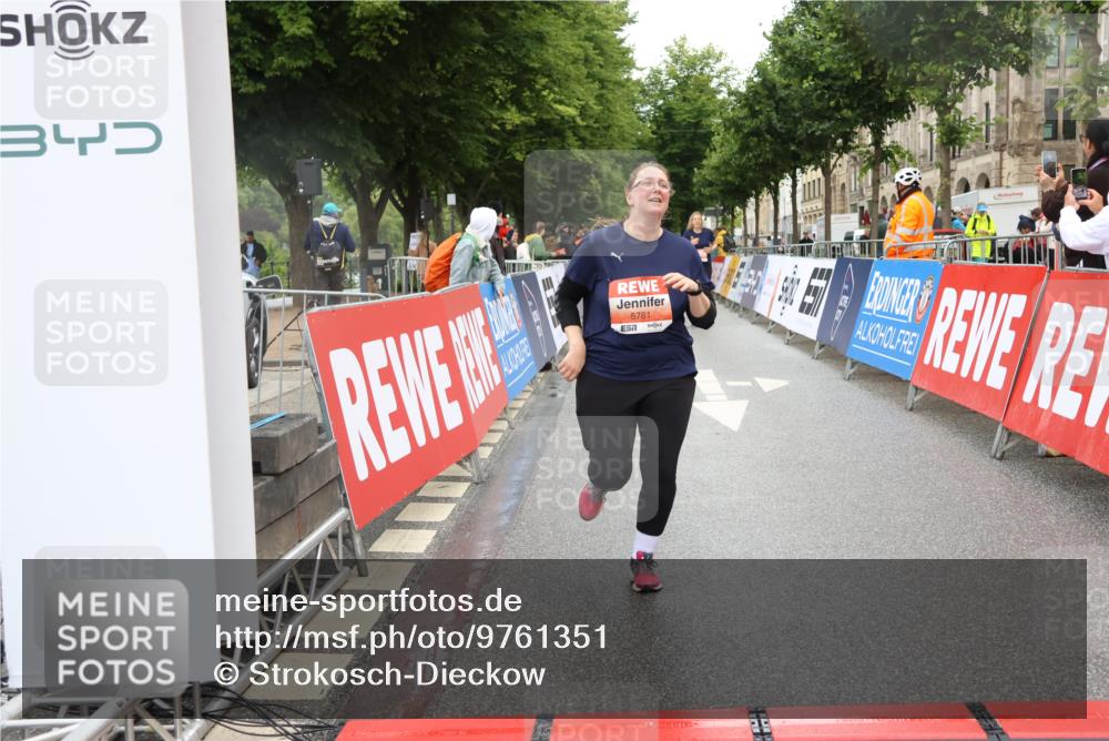 14.06.2026 - REWE Women's Run Strokosch-Dieckow http://msf.ph/oto/9761351 14.06.2026 11:14:24 Ziel 5781 meine-sportfotos.de