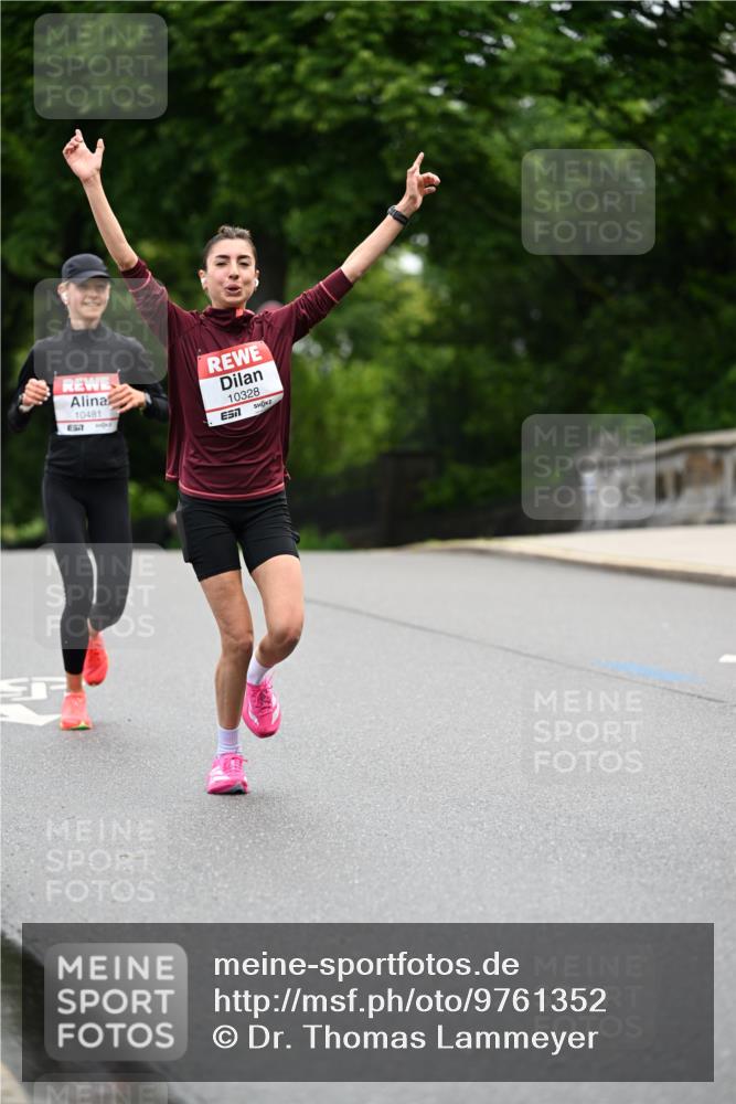 14.06.2026 - REWE Women's Run Dr. Thomas Lammeyer http://msf.ph/oto/9761352 14.06.2026 09:32:22 Laufen 10481, 10328, 7 meine-sportfotos.de