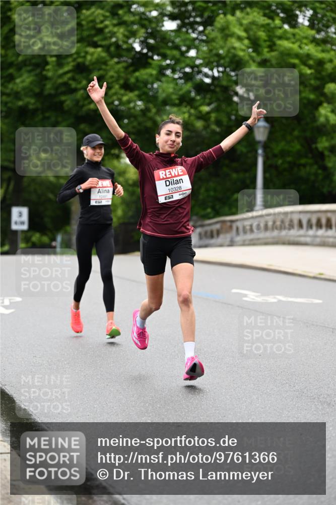 14.06.2026 - REWE Women's Run Dr. Thomas Lammeyer http://msf.ph/oto/9761366 14.06.2026 09:32:22 Laufen 10481, 10328, 57 meine-sportfotos.de