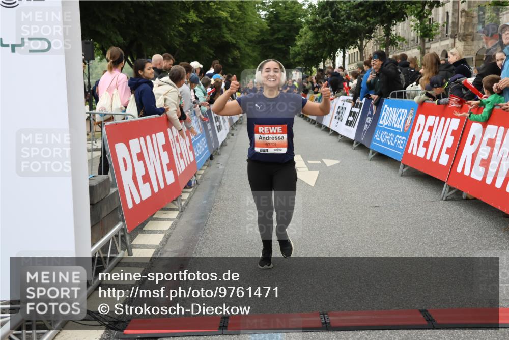 14.06.2026 - REWE Women's Run Strokosch-Dieckow http://msf.ph/oto/9761471 14.06.2026 10:58:47 Ziel 5086, 5713 meine-sportfotos.de