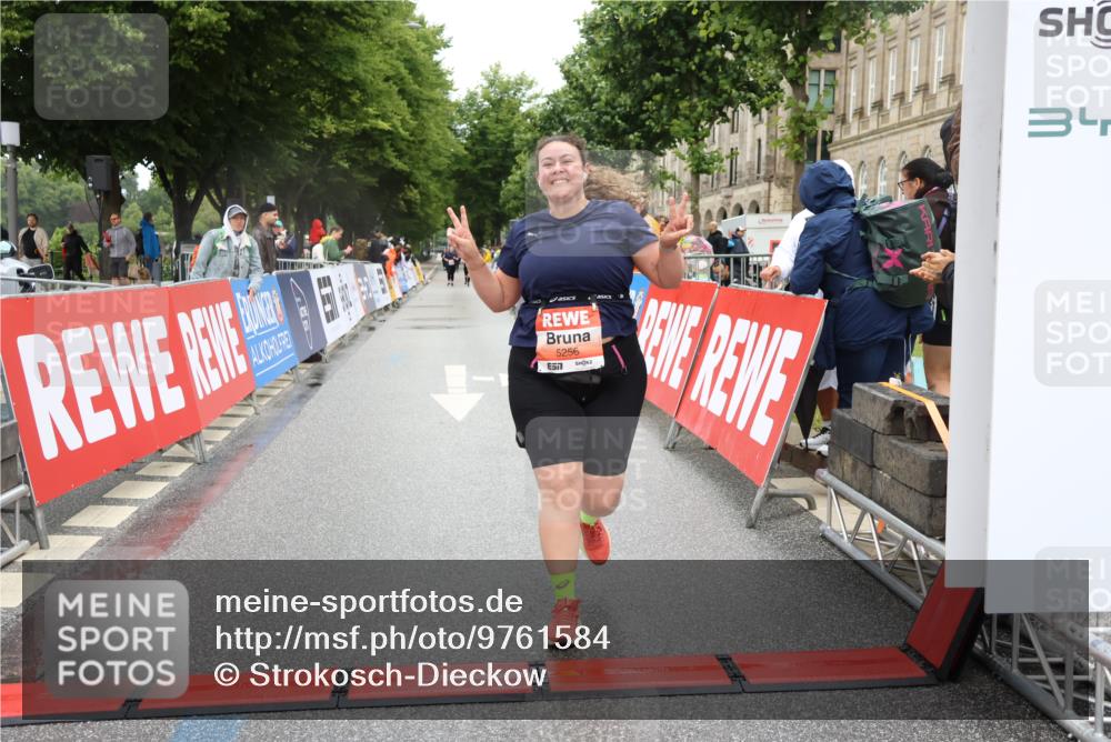 14.06.2026 - REWE Women's Run Strokosch-Dieckow http://msf.ph/oto/9761584 14.06.2026 11:13:49 Ziel 5256 meine-sportfotos.de