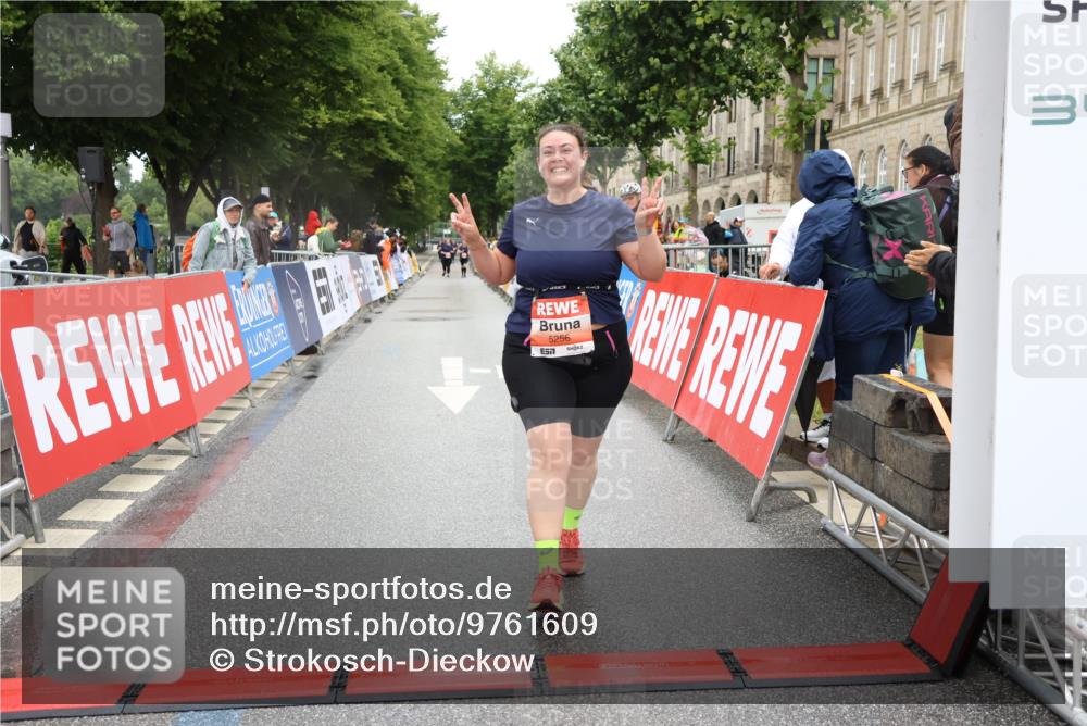 14.06.2026 - REWE Women's Run Strokosch-Dieckow http://msf.ph/oto/9761609 14.06.2026 11:13:48 Ziel 5256 meine-sportfotos.de