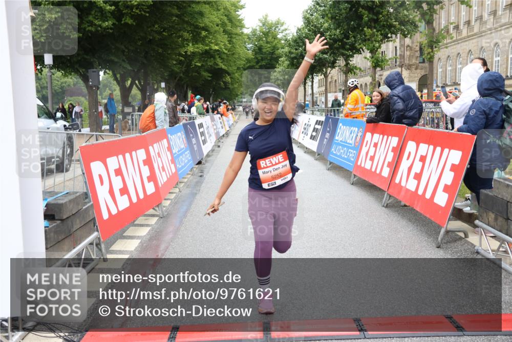 14.06.2026 - REWE Women's Run Strokosch-Dieckow http://msf.ph/oto/9761621 14.06.2026 11:13:39 Ziel 5057, 5252, 5537, 5564, 5645, 5678, 5726, 5955, 6033, 6059 meine-sportfotos.de