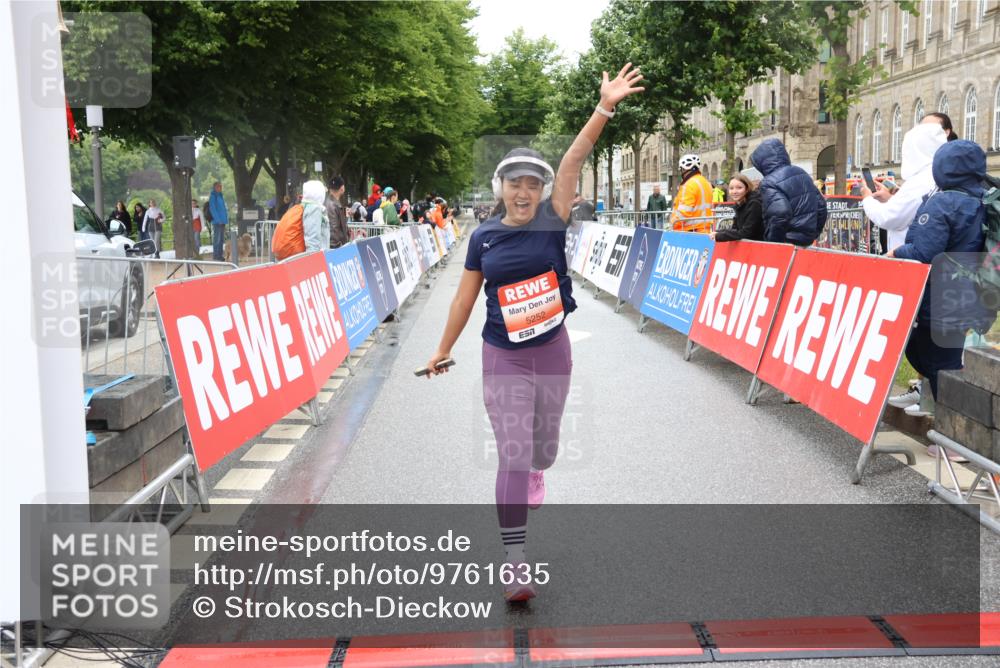14.06.2026 - REWE Women's Run Strokosch-Dieckow http://msf.ph/oto/9761635 14.06.2026 11:13:39 Ziel 5057, 5252, 5537, 5564, 5645, 5678, 5726, 5955, 6033, 6059 meine-sportfotos.de