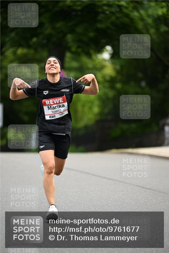 14.06.2026 - REWE Women's Run Dr. Thomas Lammeyer http://msf.ph/oto/9761677 14.06.2026 09:33:54 Laufen 10892, 7 meine-sportfotos.de